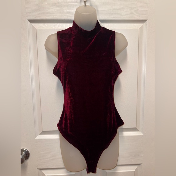 Liz & Sara Tops - Chic Velvet High-Neck Bodysuit - Deep Burgundy